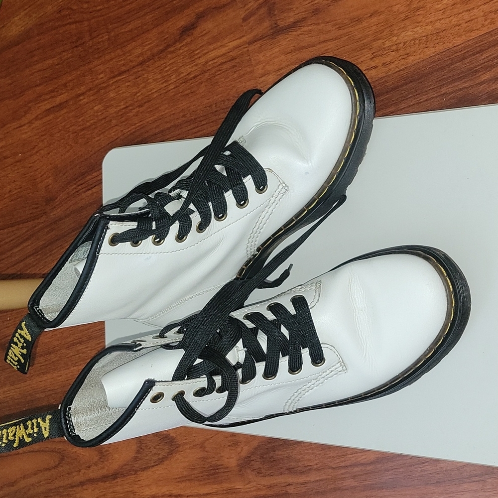Dr. Doc Martens Zavala Women’s 6 Lace Up Combat Boots White Leather